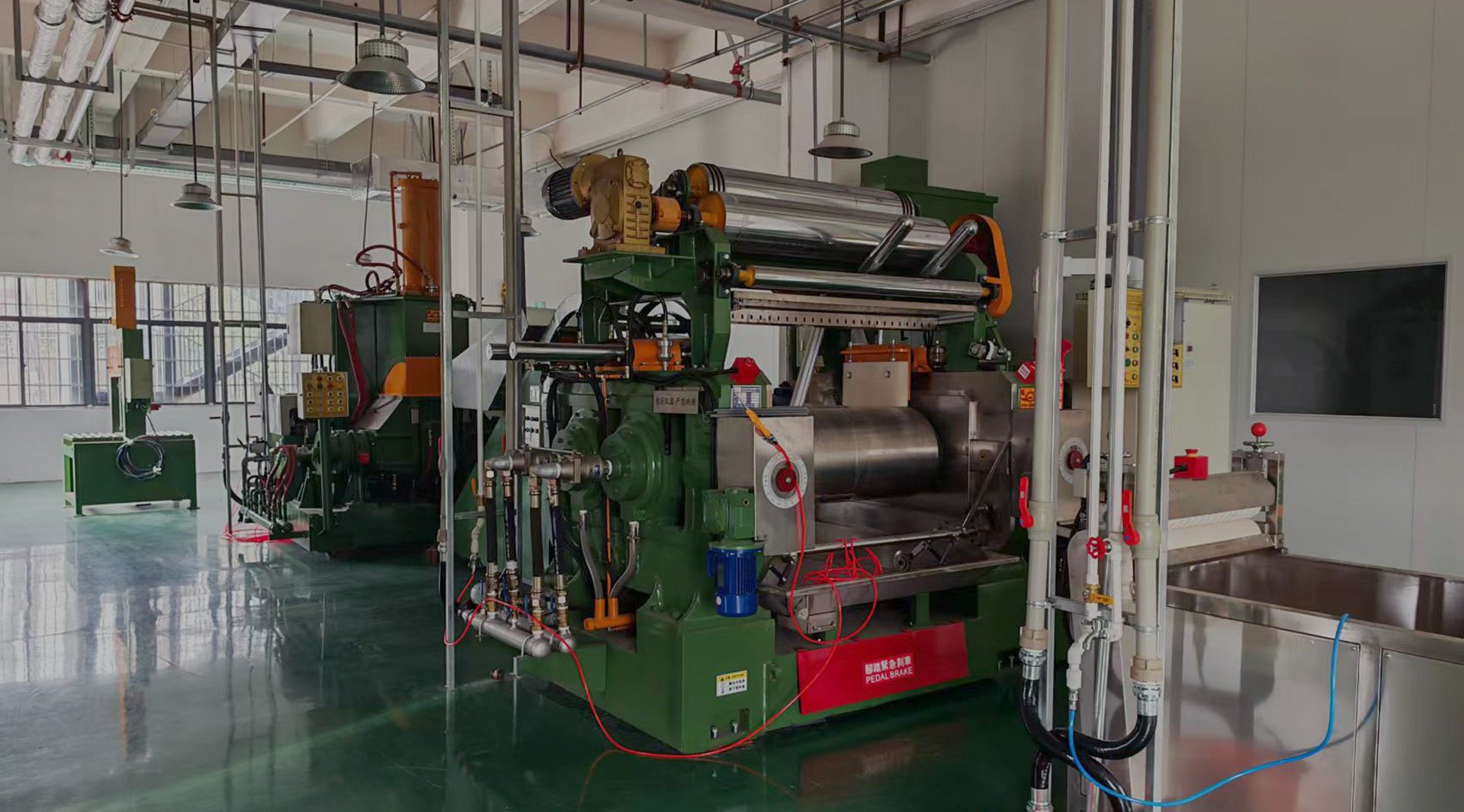 硅橡胶智造，守护工业每一度